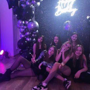 Event Decor Prague – Děláme Vaše události výjimečnějšími: Party výzdoba – Dekorace prostorů – Firemní akce – Event prostor – Květinová výzdoba – Balonky – Party tisk – Event půjčovna – Svatby – Oslavy